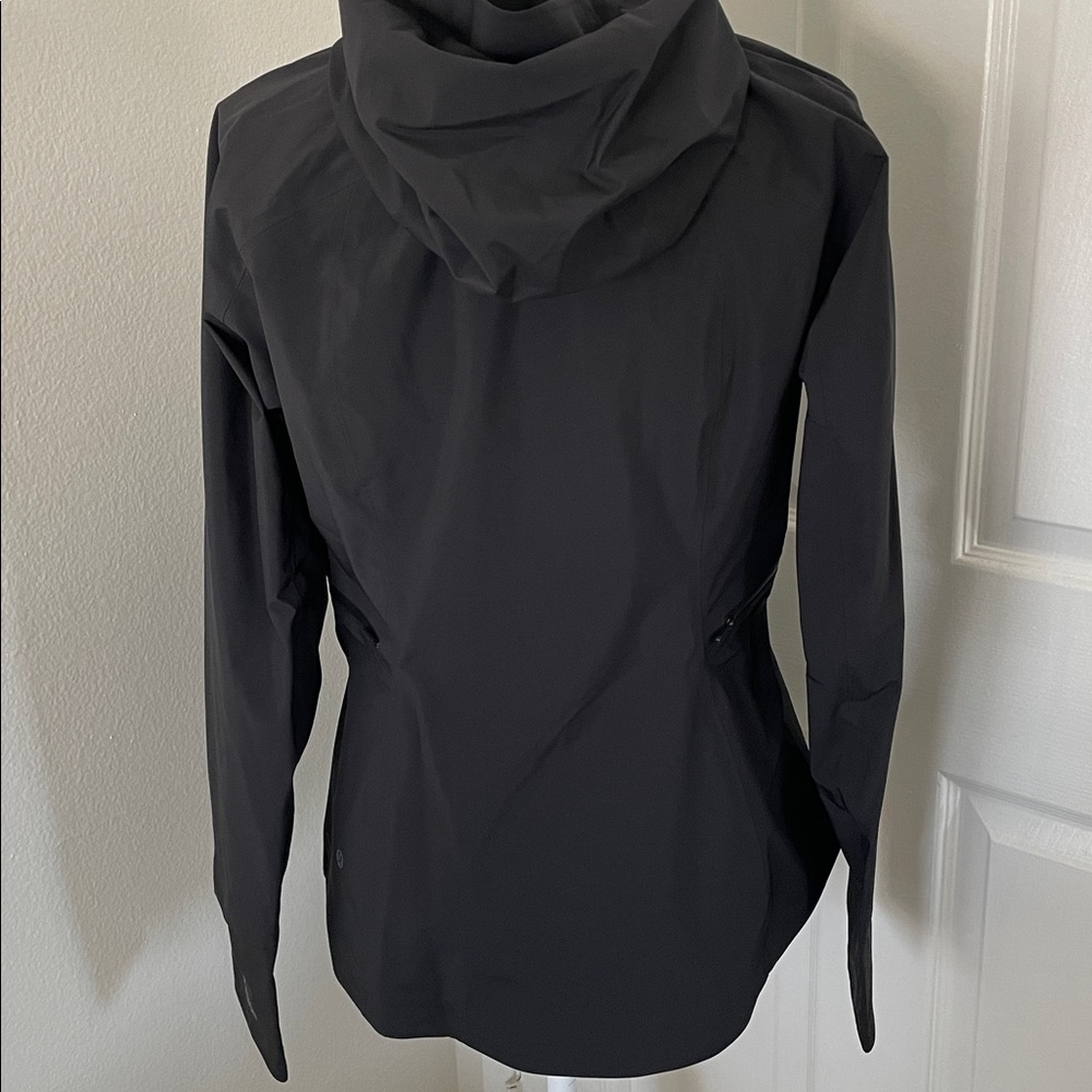 Lululemon break a trail jacket - Picture 5 of 8